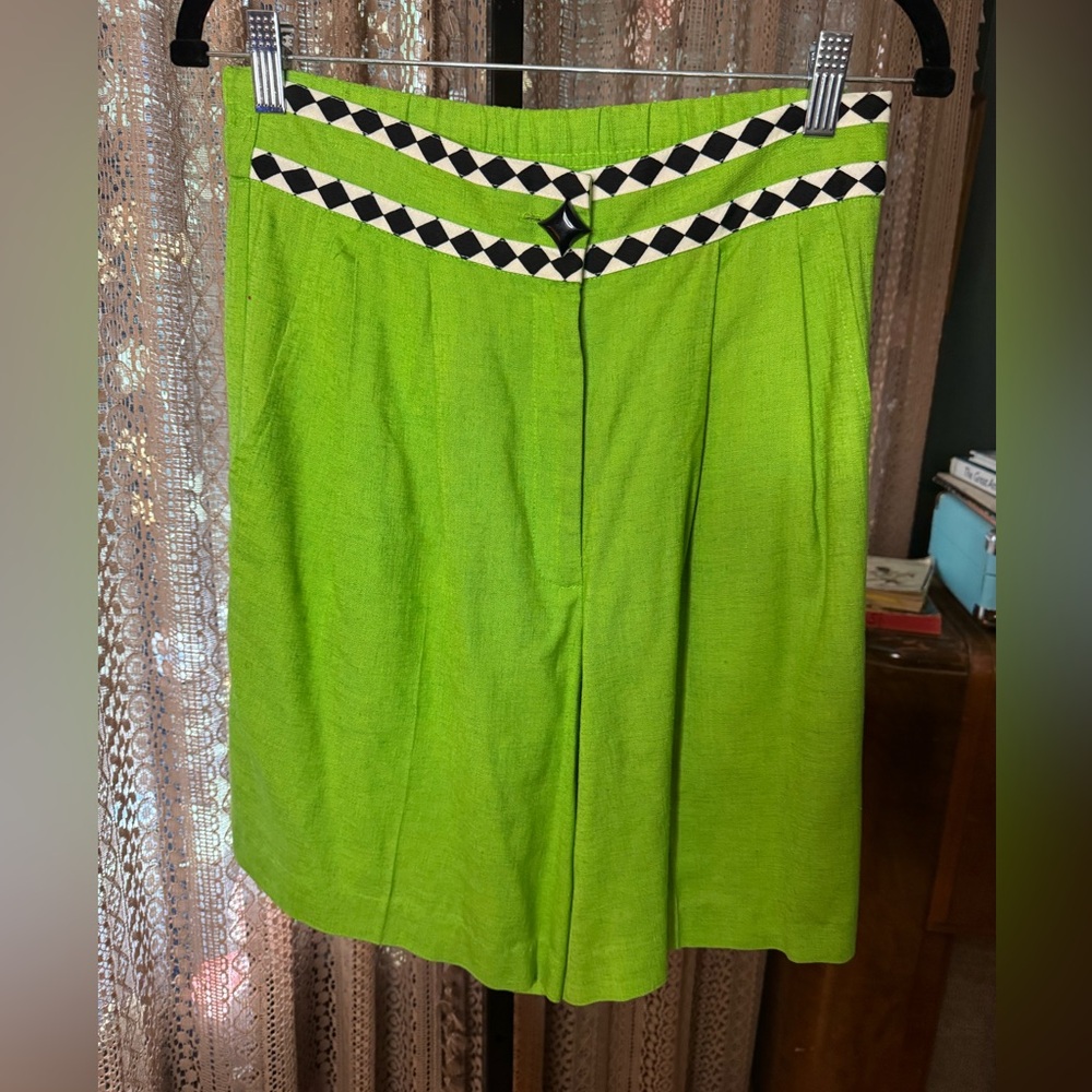 VTG Vibrant Green Skirt with Geometric Waistband